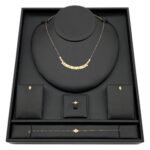 طقم ذهب شوميه عيار 18 وزن 7.33 جم يزيدك تألق وجمال