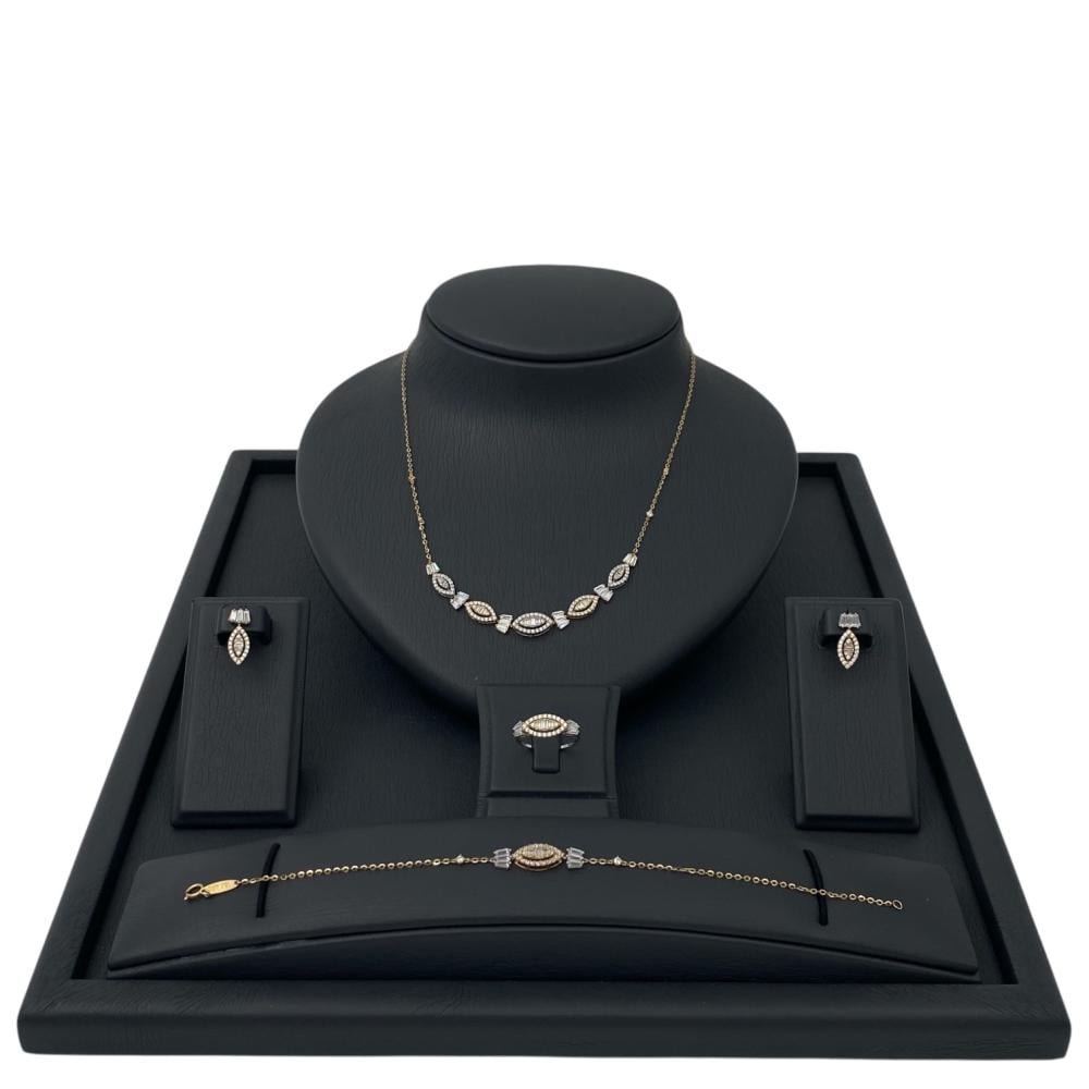 طقم ذهب عيار 18 الوزن 8.95 جرام طقم ذهب عيار 18 الوزن 8.95 جرام