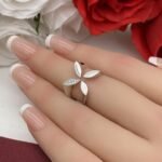 ⁦خاتم ذهب عيار 18 بتصميم ورق شجر الماسي الوزن 2.94 جرام⁩ - الصورة ⁦2⁩