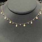 ⁦طقم ذهب تشوكر عيار 18 وزن 3.65 جم يبرز ذوقك الرفيع ويكمل إطلالتك⁩ - الصورة ⁦5⁩