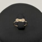 ⁦طقم ذهب فيونكة عيار 18 وزن 2.97 جم يضيف بريقًا ناعمًا لا يقاوم⁩ - الصورة ⁦4⁩