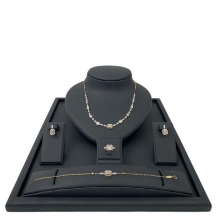 طقم ذهب عيار 18 الوزن 10.4 جرام