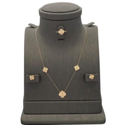 نصف طقم اطفال ذهب عيار 18 الوزن 2.03 جرام