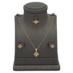 نصف طقم ذهب عيار 21 الوزن 3.16 جرام