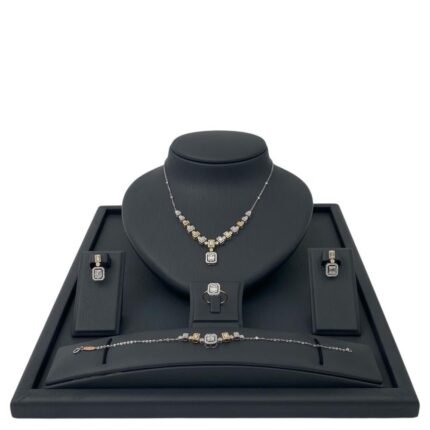 طقم ذهب عيار 18 الوزن 13.84 جرام