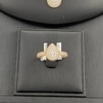 ⁦طقم ذهب دمعة عيار 18 وزن 10.31 جم تصميم بوشرون يخطف الأنظار⁩ - الصورة ⁦3⁩