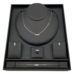 طقم ذهب عيار 18 وزن 5.05 جم تصميم ميسيكا بتفاصيل تُغني عن الكلام