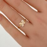 ⁦خاتم ذهب عيار 18 الوزن 0.83 جرام⁩ - الصورة ⁦2⁩