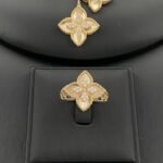 ⁦طقم ذهب انيق عيار 18 وزن 23.43 جم يبحث عنه الجميع ويزين اطلالتك⁩ - الصورة ⁦6⁩