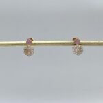 ⁦حلق اطفال ذهب عيار 18 الوزن 1.02 جرام⁩ - الصورة ⁦2⁩