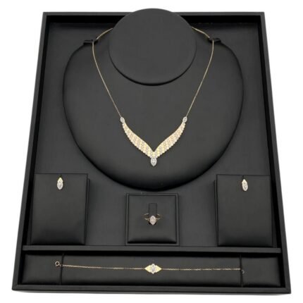 طقم جناح الصقر ذهب عيار 18 وزن 11.59 جم فخامة لكل مناسبة