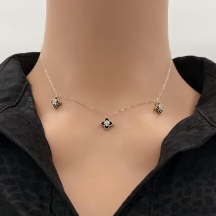 عقد ذهب عيار 18 الوزن 1.11 جرام