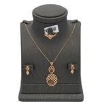 نصف طقم ذهب عيار 21 الوزن 4.43 جرام