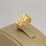 ⁦دبله ذهب عيار 18 الوزن 2.13 جرام⁩ - الصورة ⁦2⁩