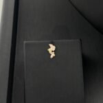 ⁦طقم ذهب ناعم عيار 18 وزن 2.77 جم تصميم فراشات ساحرة تفوح أنوثة⁩ - الصورة ⁦3⁩