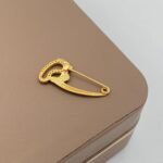 ⁦بروش ذهب عيار 21 الوزن 2.28 جرام⁩ - الصورة ⁦2⁩