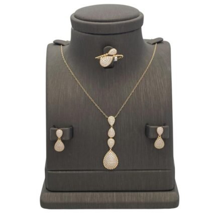 نصف طقم ذهب عيار 18 الوزن 7.38 جرام