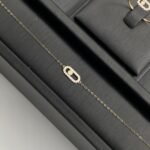 ⁦طقم ذهب عيار 18 الوزن 1.85 جرام⁩ - الصورة ⁦2⁩