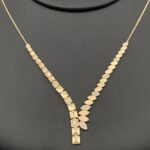 ⁦طقم ذهب تصميم الماس عيار 18 وزن 10.82 جم لإطلالة تليق بك⁩ - الصورة ⁦2⁩