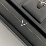 ⁦طقم ذهب عيار 18 الوزن 1.97 جرام⁩ - الصورة ⁦3⁩