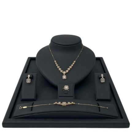 طقم ذهب عيار 18 الوزن 14.07 جرام