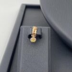 ⁦طقم ذهب عيار 21 وزن 14.84 جم بتعليقة شكل V وفص دائري أنيق⁩ - الصورة ⁦3⁩