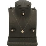 نصف اطفال طقم ذهب عيار 18 الوزن 1.52 جرام