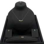 طقم ذهب ناعم عيار 18 وزن 2.77 جم تصميم فراشات ساحرة تفوح أنوثة