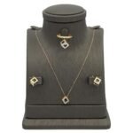 نصف طقم ذهب عيار 18 الوزن 4.94 جرام