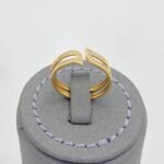 ⁦خاتم ذهب عيار 18 الوزن 2.29 جرام⁩ - الصورة ⁦2⁩