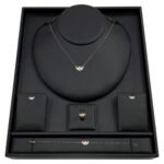 طقم ذهب عيار 18 الوزن 2.65 جرام