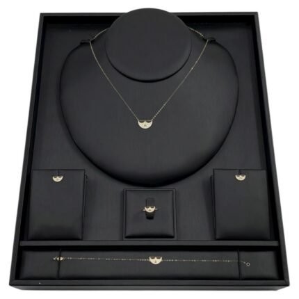 طقم ذهب عيار 18 الوزن 2.65 جرام