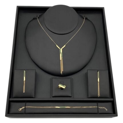 طقم ذهب كامل عيار 18 وزن 12.62 جم بتعليقات سلاسل أنيقة