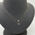 ⁦عقد حرف E ذهب عيار 18 الوزن 1.35 جرام⁩ - الصورة ⁦4⁩