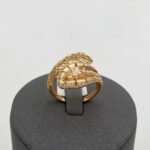 ⁦خاتم ذهب عيار 21 الوزن 4.42 جرام كلاسيك يبرز جمال يدك⁩ - الصورة ⁦2⁩