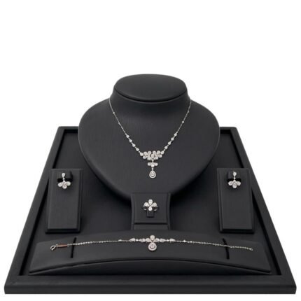 طقم ذهب عيار 18 الوزن 10.69 جرام