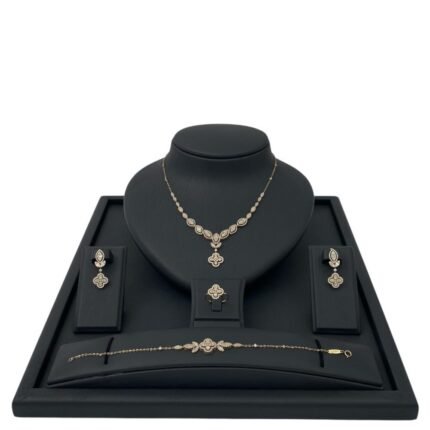 طقم ذهب عيار 18 الوزن 12.71 جرام