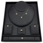 طقم شوكر ذهب عيار 18 وزن 3.16 جم تصميم عالمي بديع لإطلالة ملكية