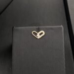 ⁦طقم ذهب على شكل قلب عيار 18 وزن 2.47 جم  رقي وجمال في كل تفاصيله⁩ - الصورة ⁦4⁩