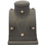 نصف طقم اطفال ذهب عيار 18 الوزن 2.02 جرام