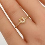 ⁦خاتم ذهب عيار 18 الوزن 0.68 جرام⁩ - الصورة ⁦2⁩