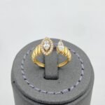 ⁦خاتم ذهب عيار 18 الوزن 2.15 جرام⁩ - الصورة ⁦2⁩