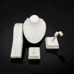 طقم ذهب عيار 18 الوزن 3.56 جرام