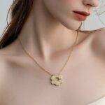 عقد ذهب عيار 18 وزن 1.23 جرام تصميم جميل