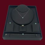 طقم ذهب عيار 18 وزن 4.62 جرام تصميم خاص
