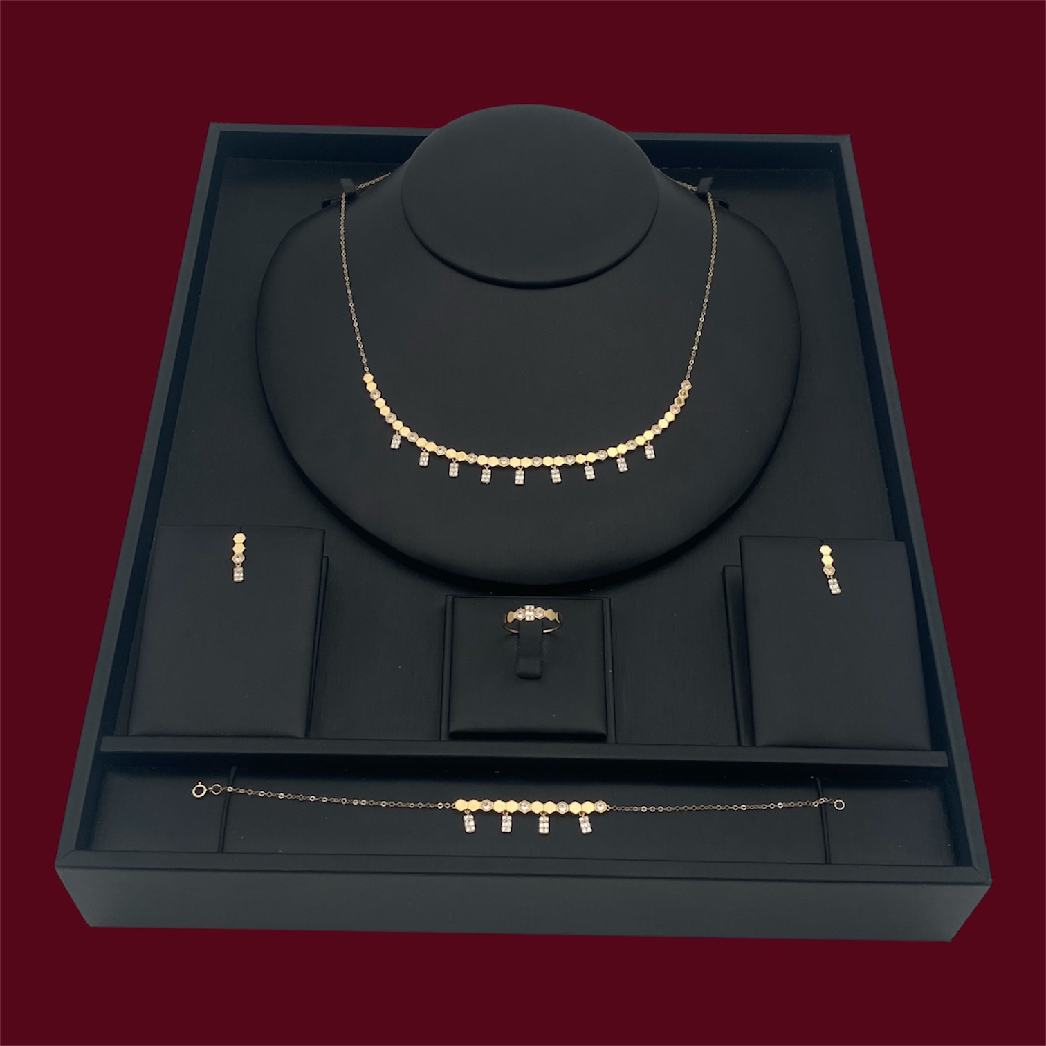 photoroom_20260607_232031 طقم ذهب شوميه عيار 18 وزن 11.19 جم بدلايات متناسقة تروي حكاية أناقتك - الصورة 1