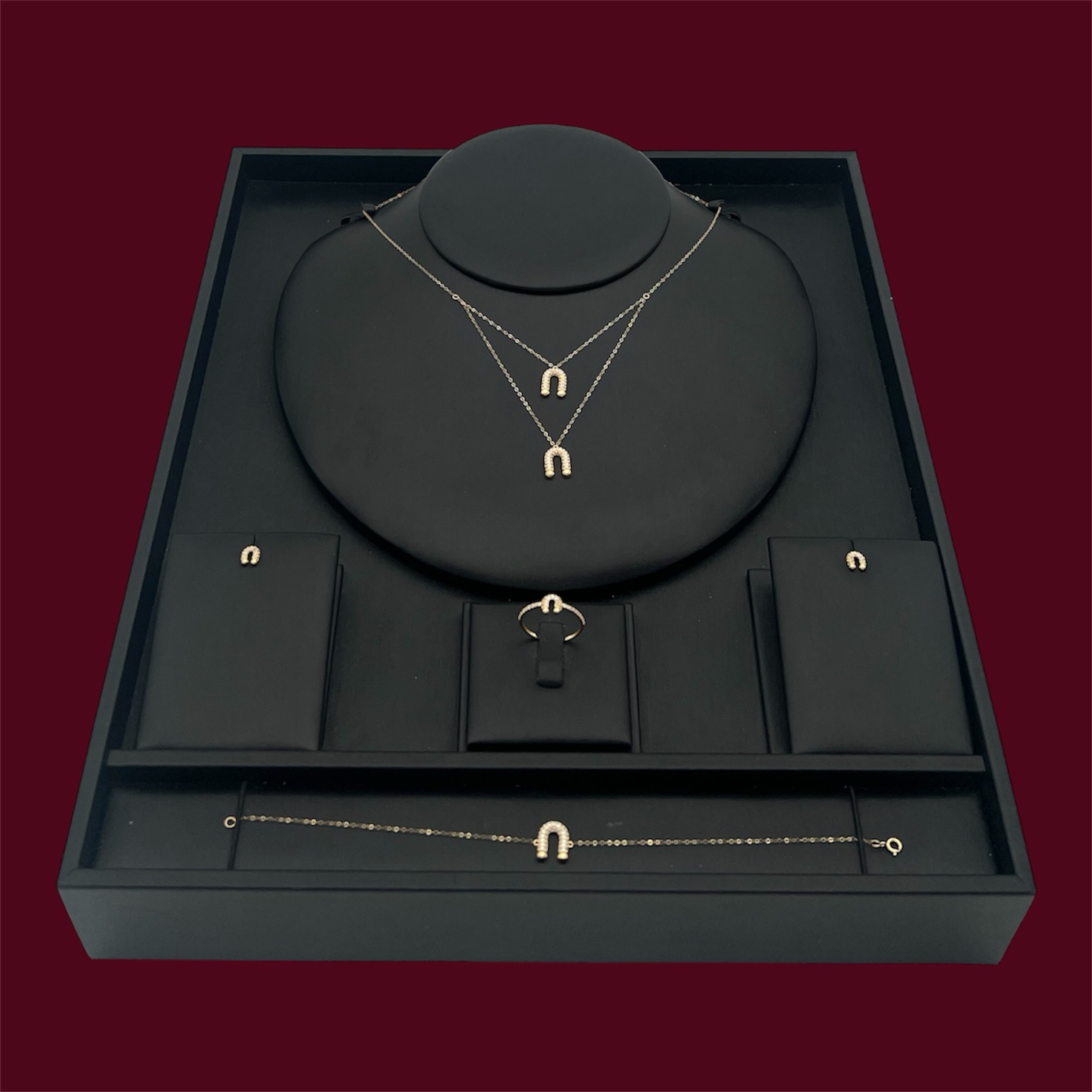 photoroom_20260608_212850 طقم ذهب حدوة الحظ دورين عيار 18 الوزن 3.44 جم لإطلالة أنيقة وجذابة - الصورة 1