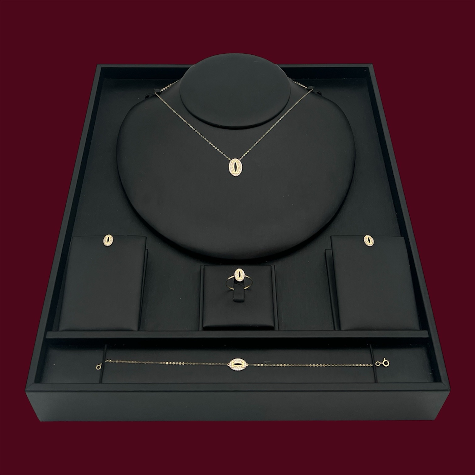 photoroom_20260609_173028 طقم ذهب كامل عيار 18 وزن 3.03 جم بتصميم أنيق يبرز جمالك الطبيعي - الصورة 1