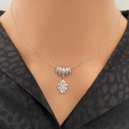 عقد ذهب عيار 18 الوزن 3.37 جرام