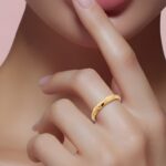 ⁦دبلة ذهب عيار 21 تصميم فاخر يعكس الذوق الراقي والأناقة الخالدة⁩ - الصورة ⁦2⁩